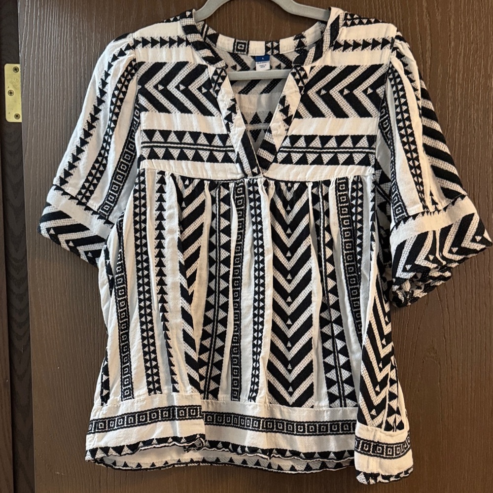 Old Navy Black and White Geometric Blouse